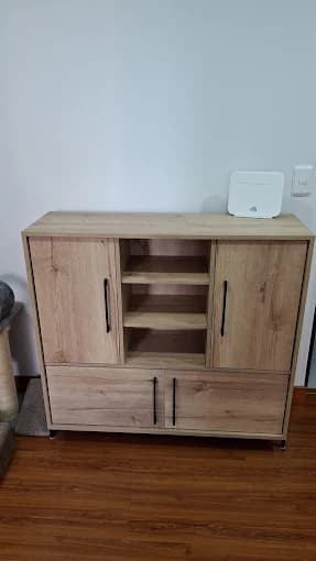 Mueble auxiliar de madera armado y listo para usar